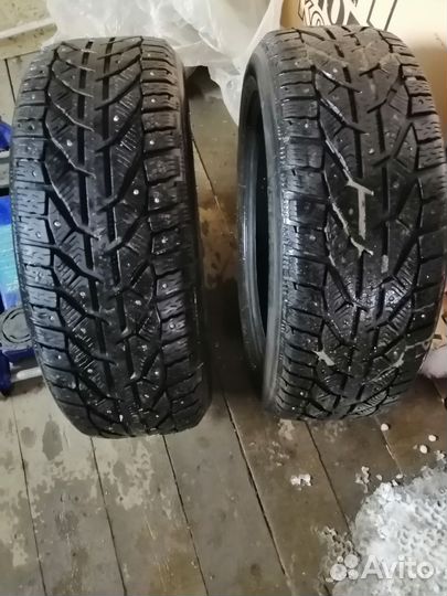 Tigar Ice 215/55 R17