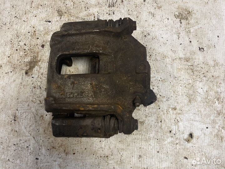 Суппорт передний левый Renault Megan 2