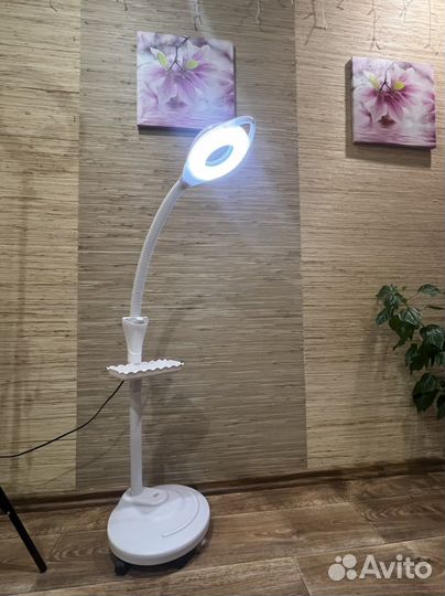 Лампа-лупа косметологическая