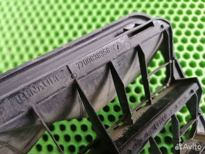 Решётка вентиляции Рено