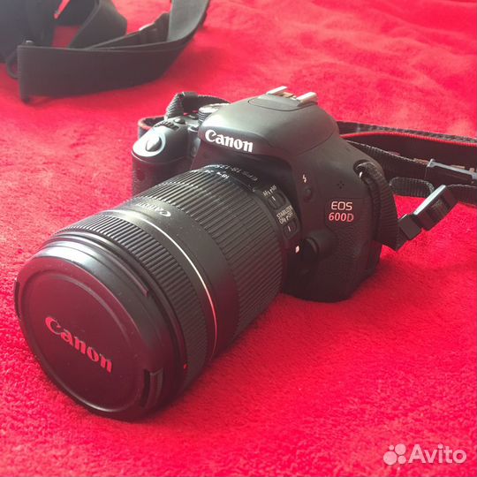 Зеркальный фотоаппарат Canon 600D Kit