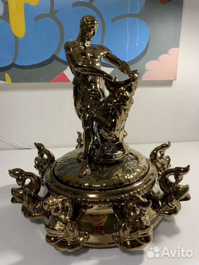 Скульптура Самсон раздирающий пасть льва