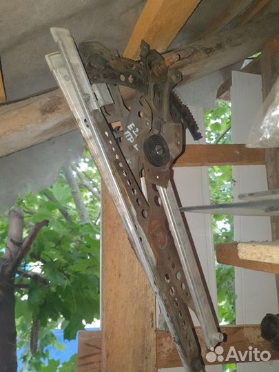 Стеклоподьемник мех на бмв е28