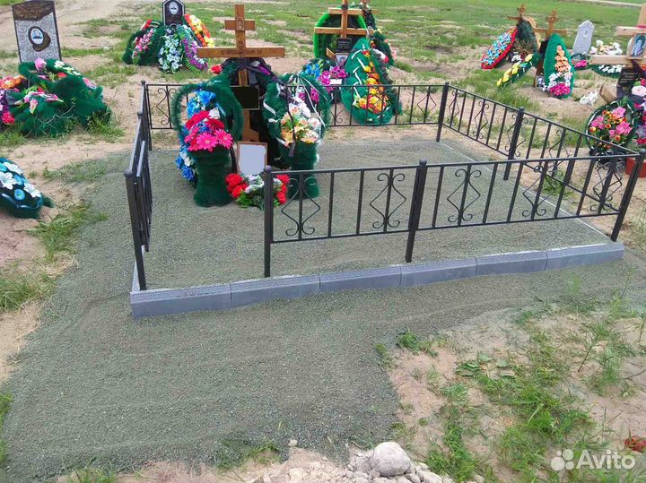 Установка бордюра на кладбище