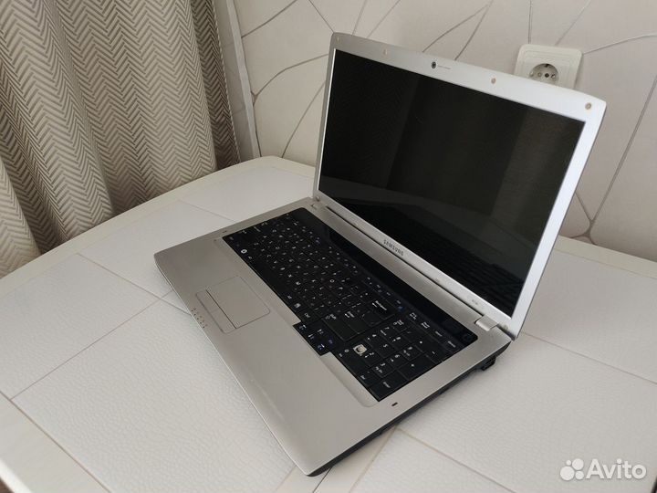 Samsung r730 большой экран 17,3, 8gb/128gb ssd