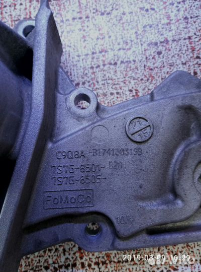 Продаю водяной насос на Форд