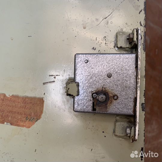 Стальной сейф (50/38/26 см)