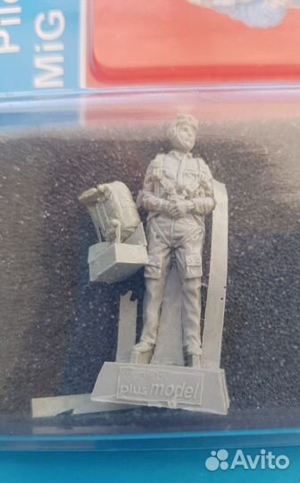 Пилот миг-15 (смола) 1/48