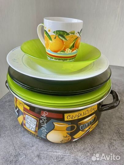 Посуда и кострюля большая