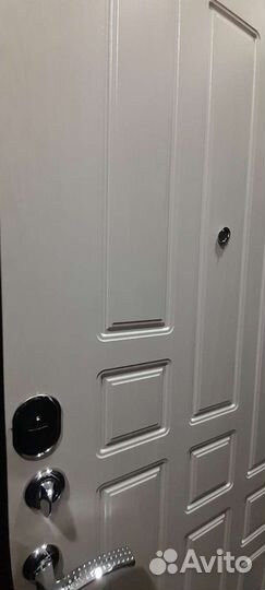 Дверь входная, белый ясень