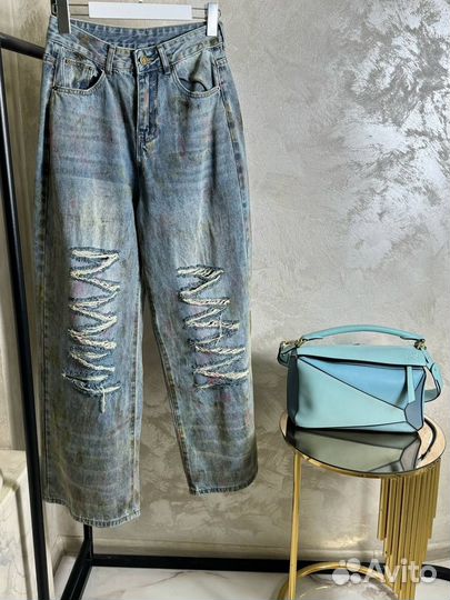 Рубашка и джинсы