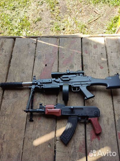 Игрушечный автомат с пульками