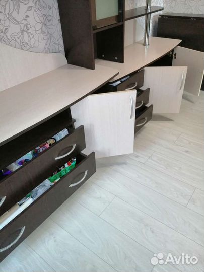 Стенка с большим шкафом