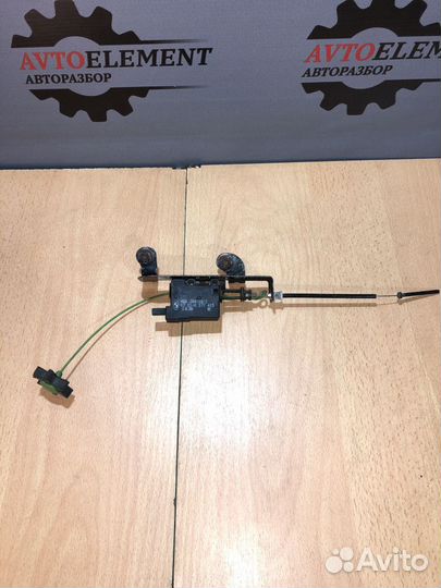 Сервопривод лючка бензобака BMW e60