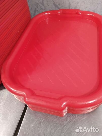 Подносы прочные 80 шт