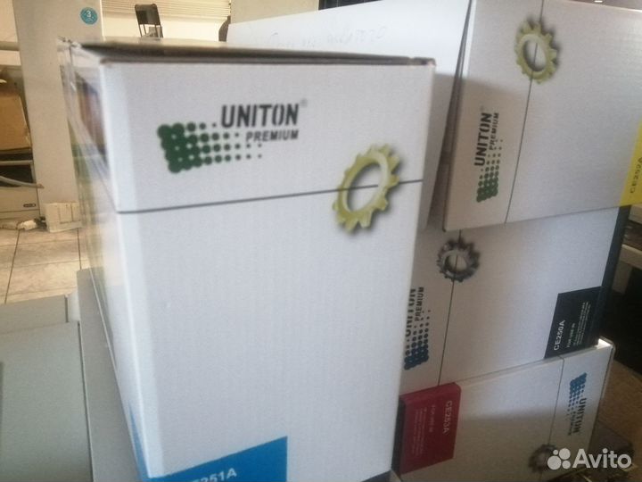 Принтер HP Color LaserJet CP3525N