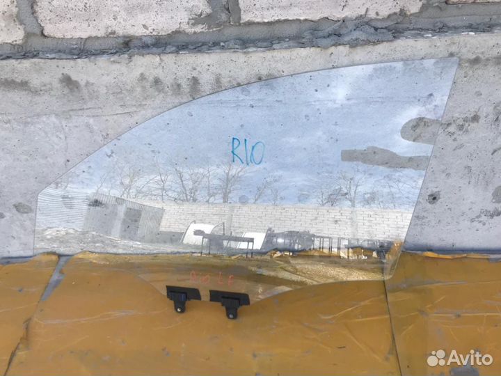 Кия Рио. 4 стекло правой двери передней