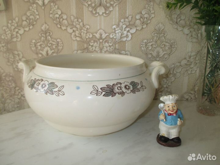 Супница фарфоровая