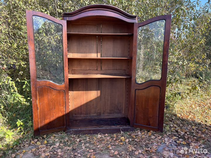 Шкаф старинный