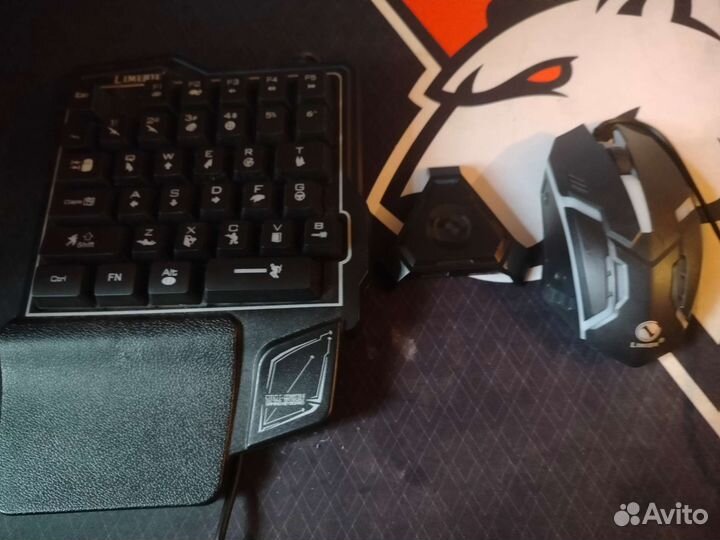 2 клавиатуры,мышка,и модуль для телефона