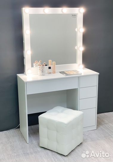 Туалетный столик с подсветкой