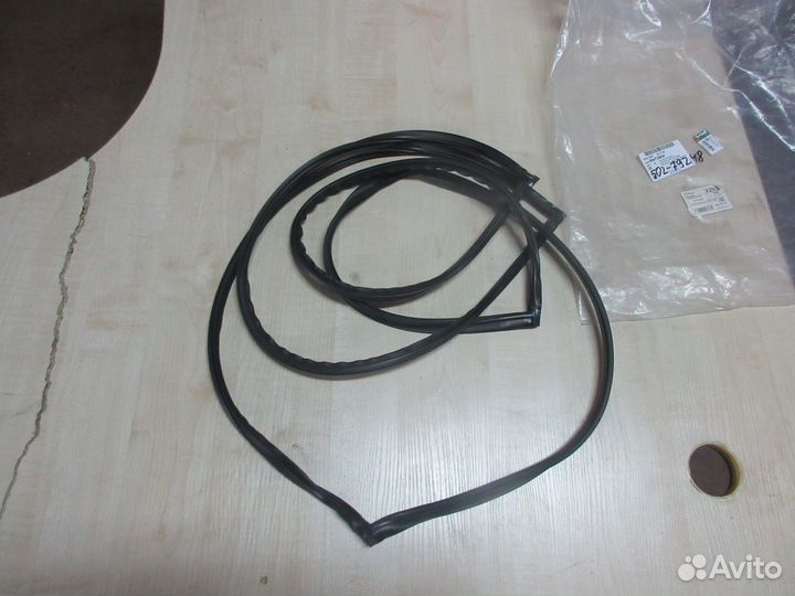 Уплотнитель заднего стекла Chevrolet Aveo (T300) 2