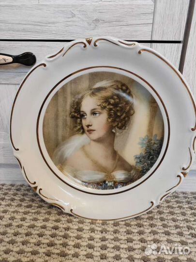Настенная тарелка
