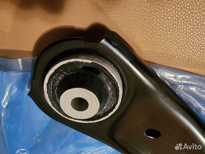 Рычаг передний правый нижний в сборе Веста оригина