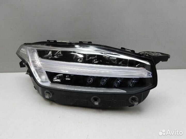 Фара правая Volvo XC90