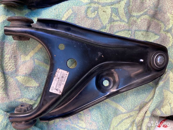 Рычаги 545009559R и 545017650R