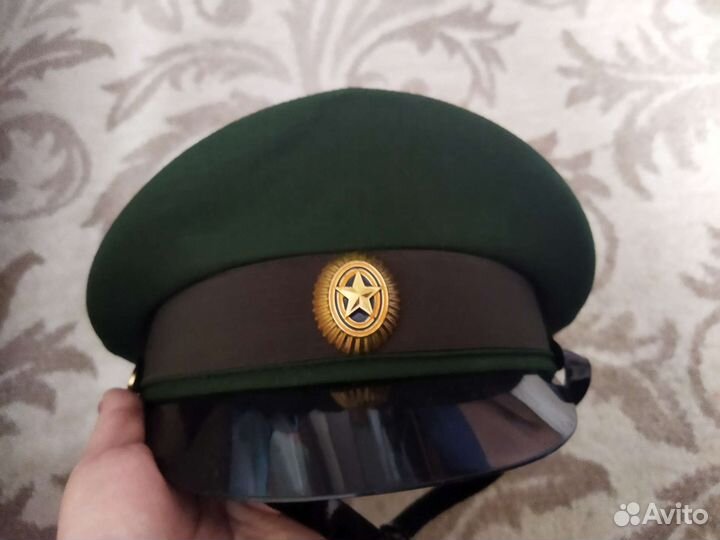 Фуражка к офисному костюму