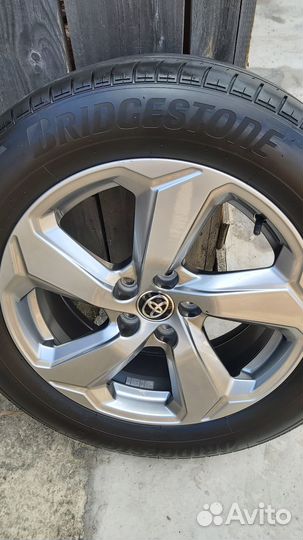 Колёса оригинал летние в сборе для toyota RAV4 R18
