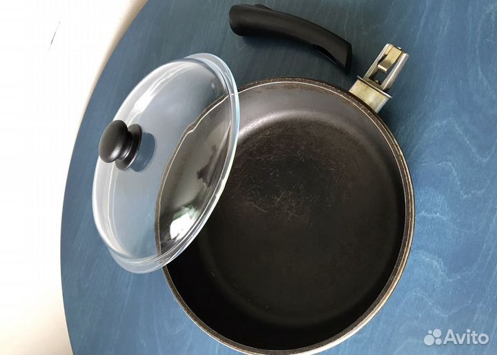 Большая глубокая сковорода, крышка, съёмная ручка