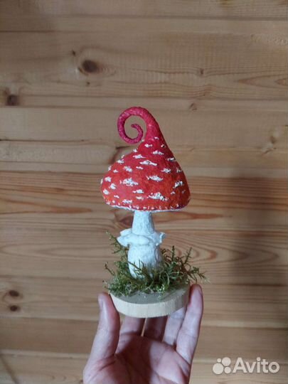Мухомор на подставке