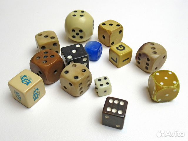 Старинные кубики игральные. кости игральные