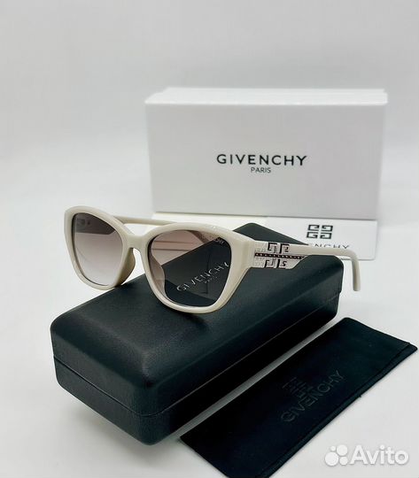 Солнцезащитные очки Givenchy
