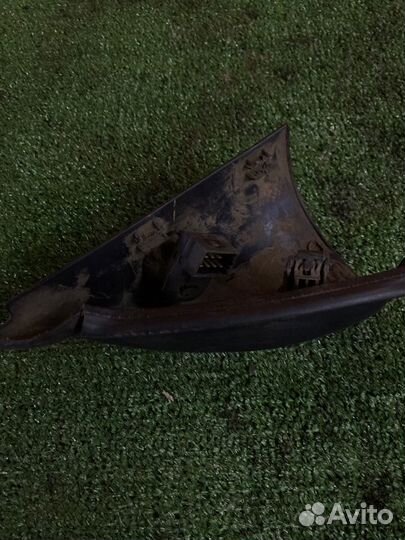 Уголок зеркала бокового левый Ford Focus Se седан