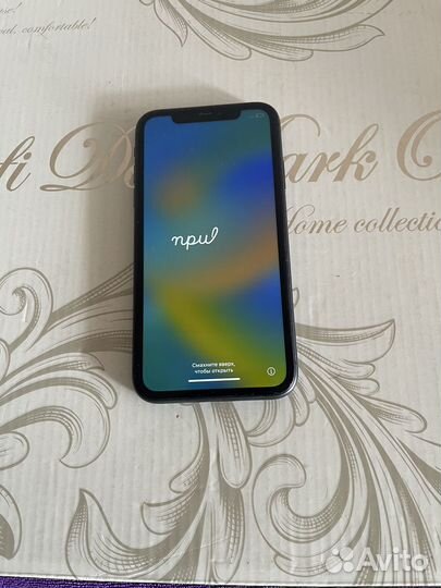 Телефон iPhone 11