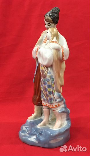 Статуэтка фарфоровая. Майская ночь. СССР