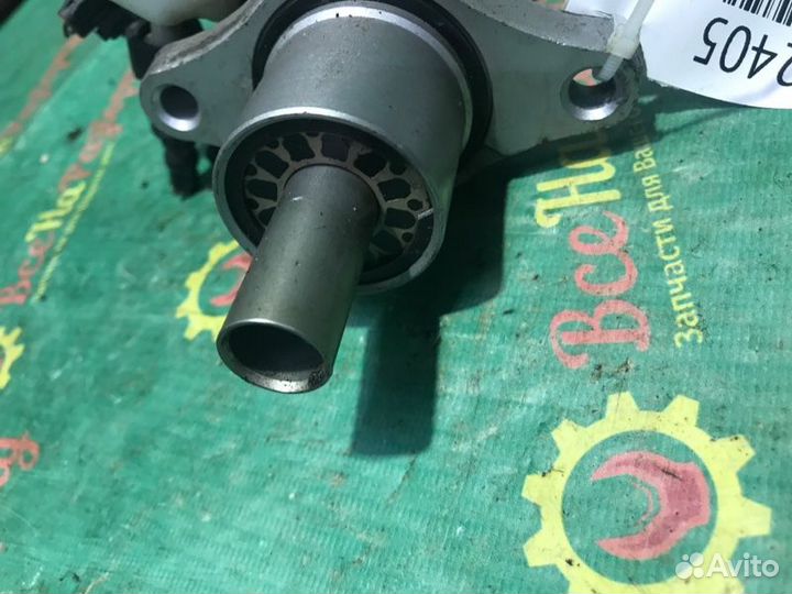 Главный тормозной цилиндр Ford Focus 2 седан 1.8