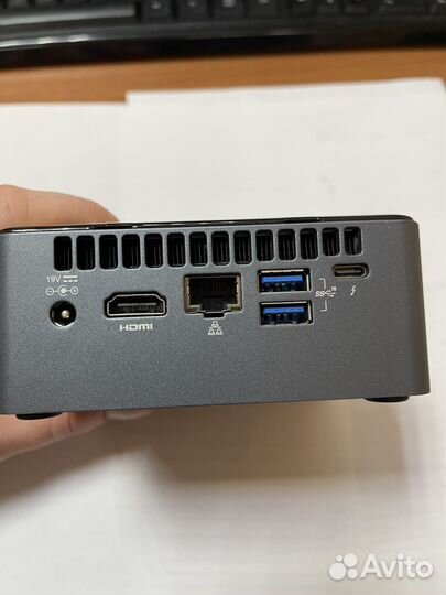 Неттоп intel NUC8BEH i3