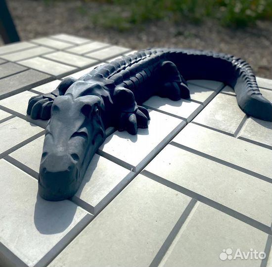 Крокодил садовая фигура из бетона, подарок