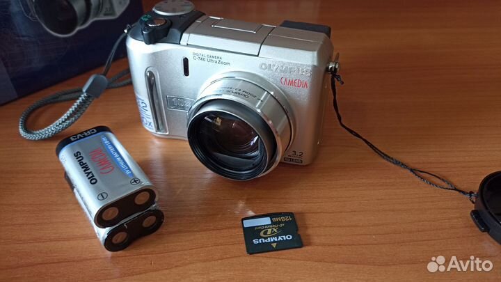 Компактный фотоаппарат olympus C-740