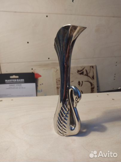 Никелированная ваза на один цветок