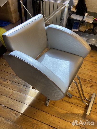 Парикмахерское кресло