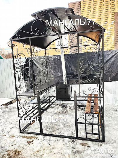 Мангал с крышей