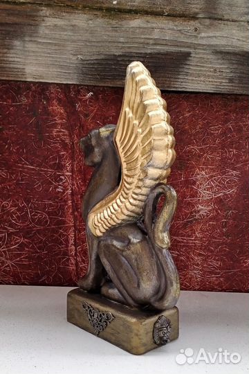 Статуэтка барельеф Грифон