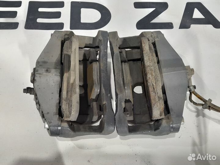 Передний левый и правый суппорт Jaguar XJ X351