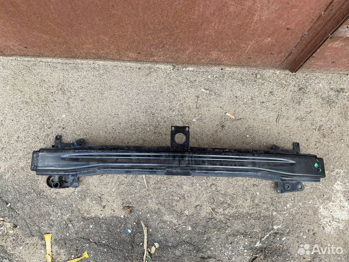 Усилитель переднего бампера Volkswagen Golf 5