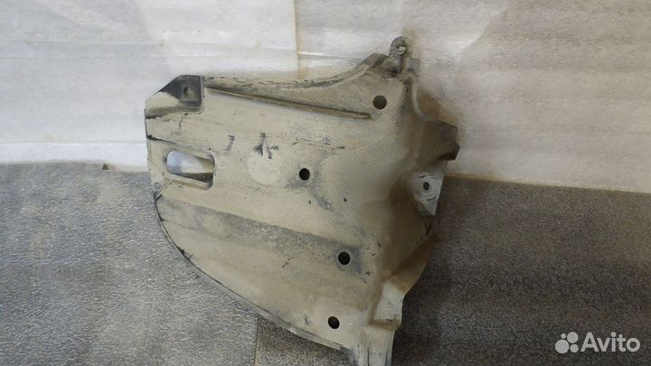 Пыльник заднего бампера Toyota avensis 2 250